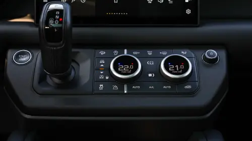 Land Rover Defender 110 P400 SE 2024 - Black