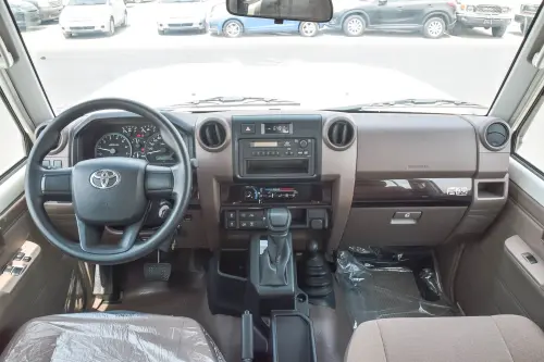 تويوتا لاند كروزر 78 هاردتوب بمحرك 4.0L V6 موديل 2025 جديدة - أبيض