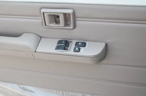 تويوتا لاند كروزر 78 هاردتوب بمحرك 4.0L V6 موديل 2025 جديدة - أبيض