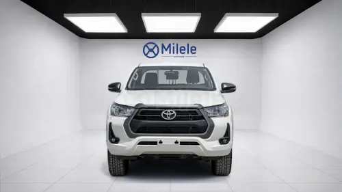TOYOTA HILUX DC MODEL YEAR 2026 WHITE COLOR