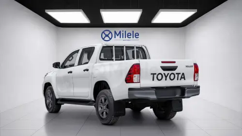 TOYOTA HILUX DC MODEL YEAR 2026 WHITE COLOR