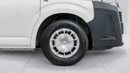 TOYOTA HIACE HR 13 SEATER MODEL YEAR 2026 WHITE COLOR
