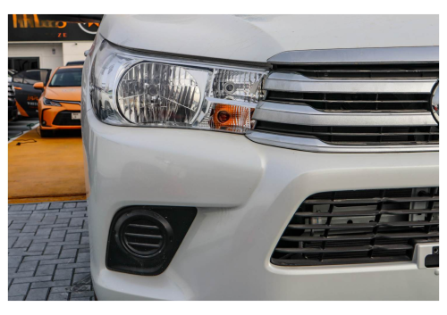 Toyota Hilux Double Cab Automatic 2.7L 2026 - White
