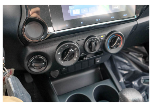 Toyota Hilux Double Cab Automatic 2.7L 2026 - White
