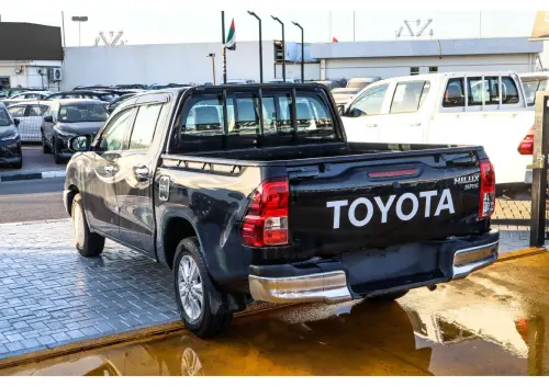 Toyota Hilux Double Cab 2.7L 2026 - Black