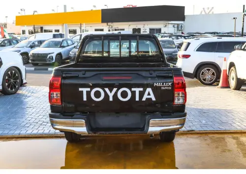 Toyota Hilux Double Cab 2.7L 2026 - Black