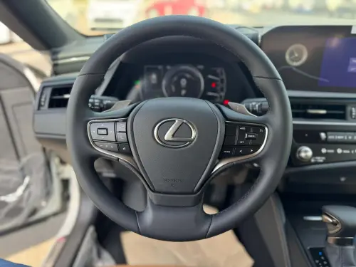 Lexus ES300h Hybrid 2025 Model Year White Exterior