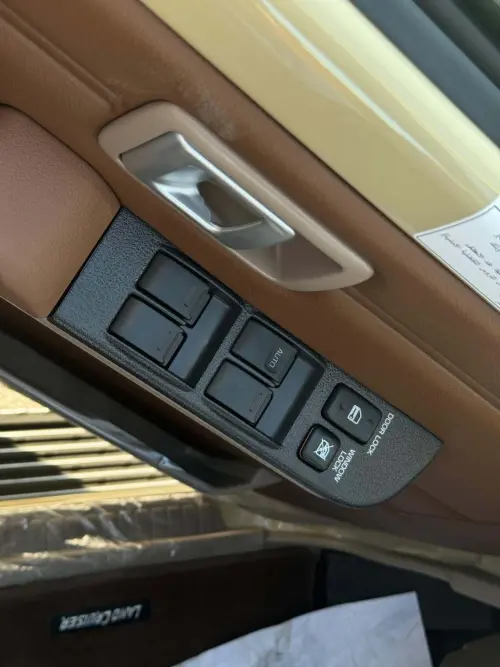 Toyota Land Cruiser 76 Hardtop 2.8L Diesel 2025 Model Year - Beige