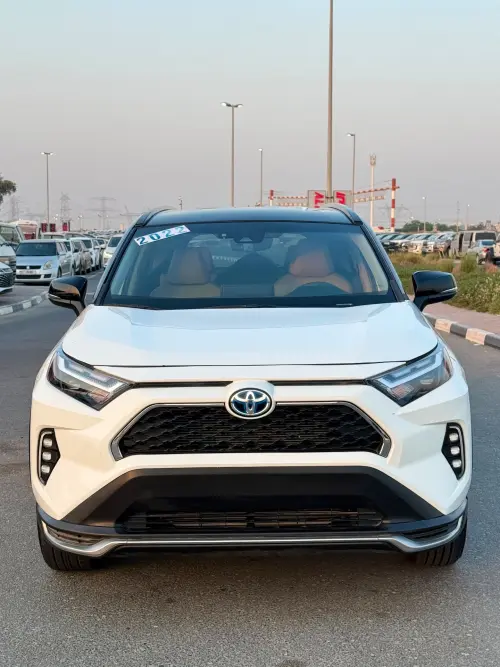 تويوتا راف فور XLE 2022 هايبرد مستعملة أبيض / بيج