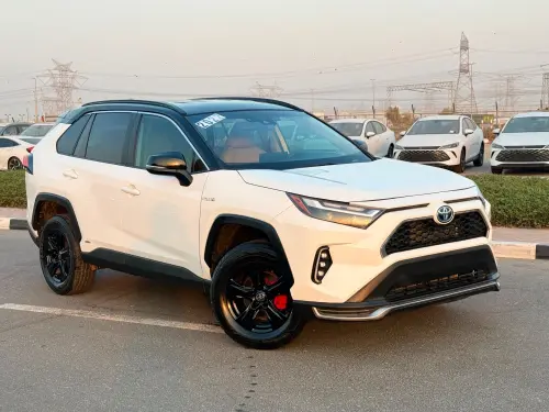 تويوتا راف فور XLE 2022 هايبرد مستعملة أبيض / بيج