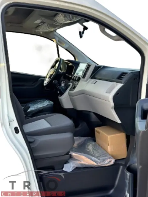 Toyota Hiace 2.8L Diesel 2026 Model Year Manual 13 seater Ready for export