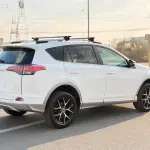 تويوتا راف 4 ليميتد 2.5L بنزين مستعملة 2017 - أبيض - Thumbnail 6