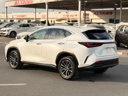 لكزس NX250 بليتينيوم 2.5L مستعملة 2024 - أبيض 