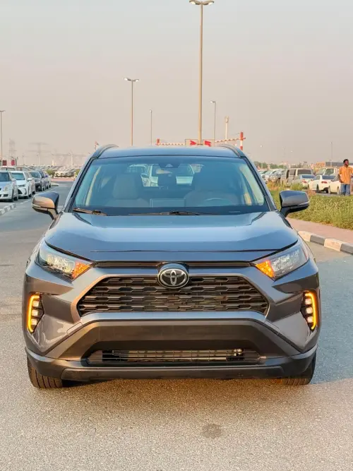 تويوتا RAV4 LE أوتوماتيك 2019 - لون رمادي