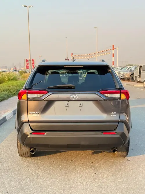 تويوتا RAV4 LE أوتوماتيك 2019 - لون رمادي