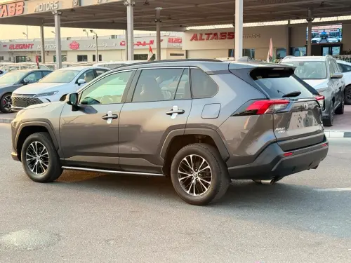 تويوتا RAV4 LE أوتوماتيك 2019 - لون رمادي