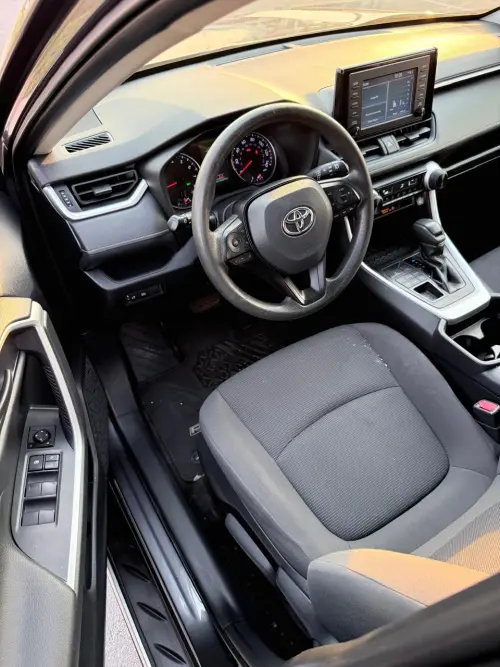 تويوتا RAV4 LE أوتوماتيك 2019 - لون رمادي