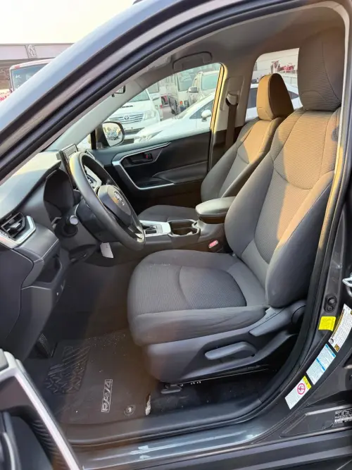 تويوتا RAV4 LE أوتوماتيك 2019 - لون رمادي