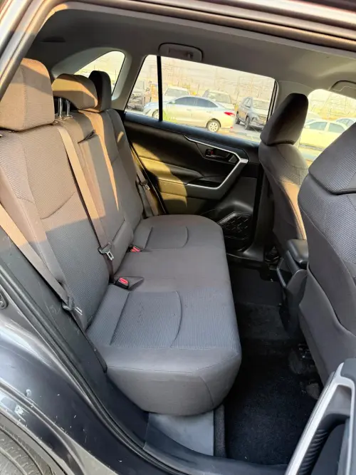 تويوتا RAV4 LE أوتوماتيك 2019 - لون رمادي