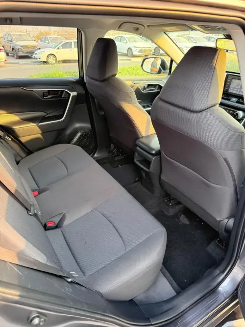 تويوتا RAV4 LE أوتوماتيك 2019 - لون رمادي