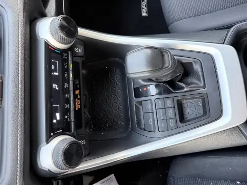 تويوتا RAV4 LE أوتوماتيك 2019 - لون رمادي