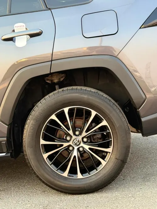تويوتا RAV4 LE أوتوماتيك 2019 - لون رمادي