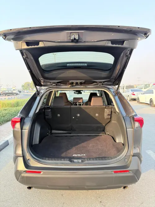 تويوتا RAV4 LE أوتوماتيك 2019 - لون رمادي