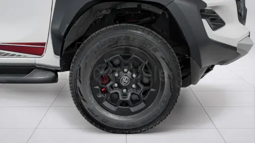 TOYOTA HILUX GRS 4.0P AT MODEL YEAR 2026 WHITE COLOR