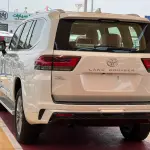 Toyota Land Cruiser VXR 2026 3.5L Petrol - White / Beige  - Thumbnail 3