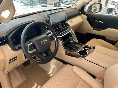 Toyota Land Cruiser VXR 2026 3.5L Petrol - White / Beige 