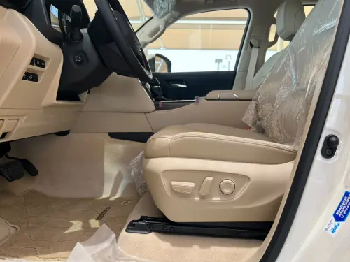 Toyota Land Cruiser VXR 2026 3.5L Petrol - White / Beige 