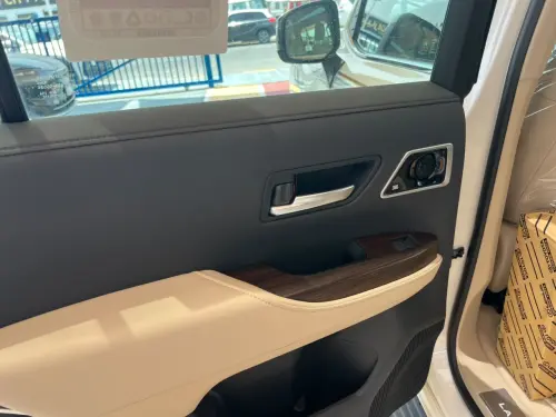 Toyota Land Cruiser VXR 2026 3.5L Petrol - White / Beige 
