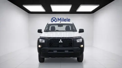 Mitsubishi L200 DC GL 2.4D MT 2027 Model Year - White