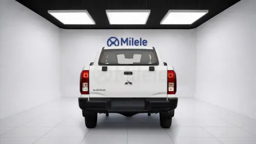Mitsubishi L200 DC GL 2.4D MT 2027 Model Year - White