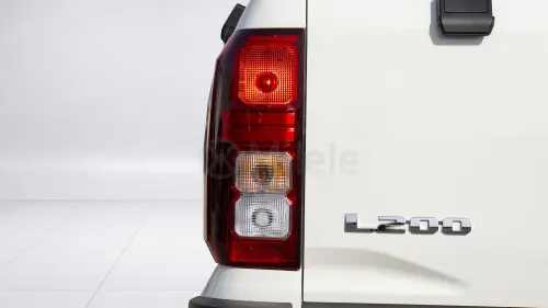 Mitsubishi L200 DC GL 2.4D MT 2027 Model Year - White