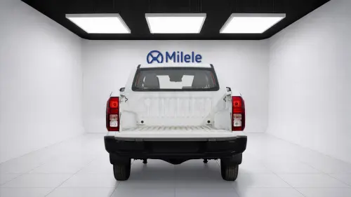 Mitsubishi L200 DC GL 2.4D MT 2027 Model Year - White