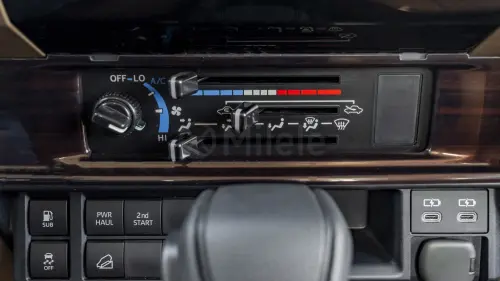 Toyota Land Cruiser LC 79 4.0P Model Year 2025 - Beige (Sandy Taupe)