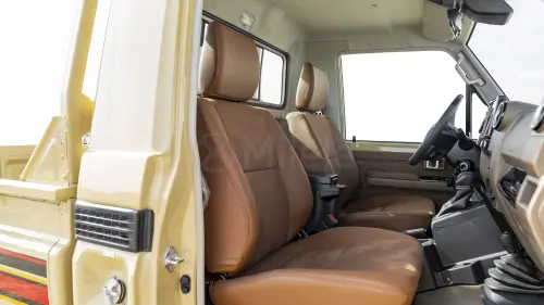 Toyota Land Cruiser LC 79 4.0P Model Year 2025 - Beige (Sandy Taupe)