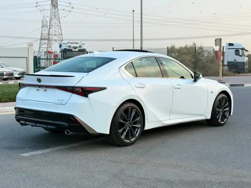 لكزس IS 350 F Sport 2024 مستعملة 3 5 بنزين - لون أبيض