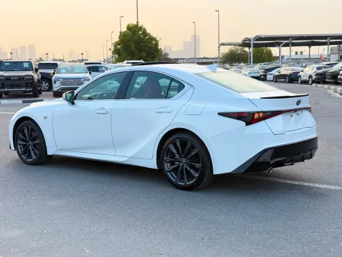 لكزس IS 350 F Sport 2024 مستعملة 3 5 بنزين - لون أبيض