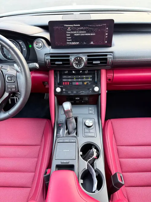 لكزس IS 350 F Sport 2024 مستعملة 3 5 بنزين - لون أبيض