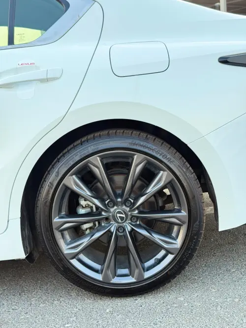 لكزس IS 350 F Sport 2024 مستعملة 3 5 بنزين - لون أبيض
