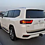 تويوتا لاندكروزر LC300 GXR 3.5L توين تيربو مستعملة 2025 -  لون أبيض - Thumbnail 3