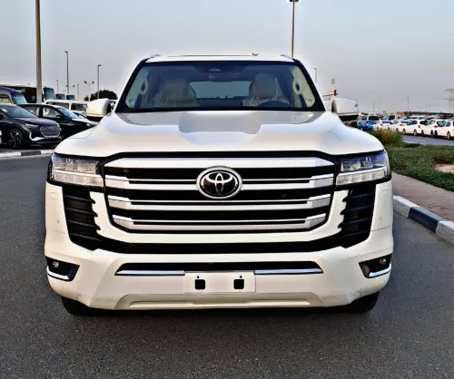 تويوتا لاندكروزر LC300 GXR 3.5L توين تيربو مستعملة 2025 -  لون أبيض