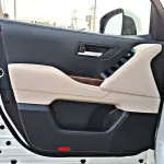 تويوتا لاندكروزر LC300 GXR 3.5L توين تيربو مستعملة 2025 -  لون أبيض - Thumbnail 17