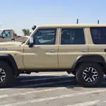 تويوتا لاندكروزر هاردتوب LC76 أوتوماتيك مستعملة 2025 بنزين - لون بيج - Thumbnail 2