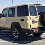 تويوتا لاندكروزر هاردتوب LC76 أوتوماتيك مستعملة 2025 بنزين - لون بيج - Thumbnail 3