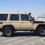 تويوتا لاندكروزر هاردتوب LC76 أوتوماتيك مستعملة 2025 بنزين - لون بيج - Thumbnail 6