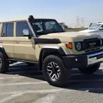 تويوتا لاندكروزر هاردتوب LC76 أوتوماتيك مستعملة 2025 بنزين - لون بيج - Thumbnail 7
