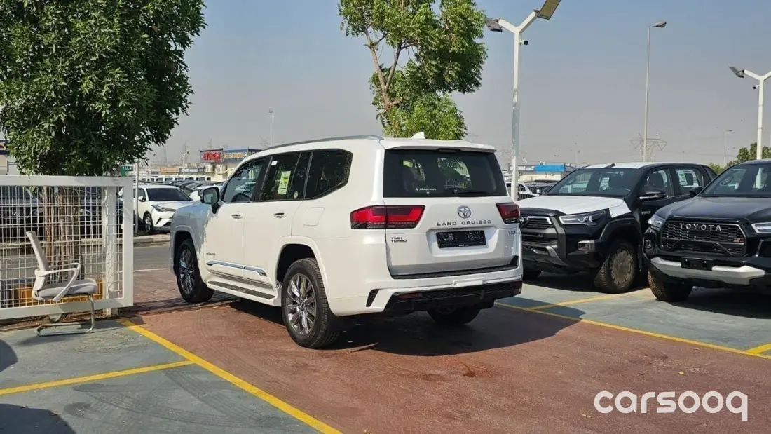 Toyota Land Cruiser 3.5L VXR 2026 Petrol White Exterior Red Interior - Photo 4